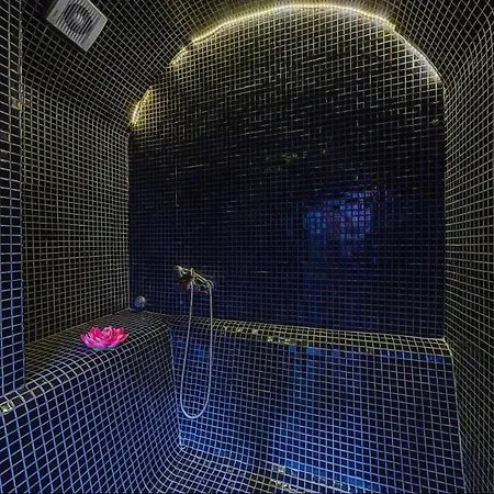 Ξενοδοχείο Famil - Adults Only 3*