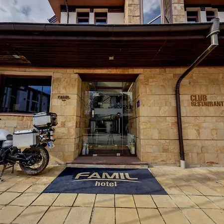 מלון Famil - Adults Only בנסקו