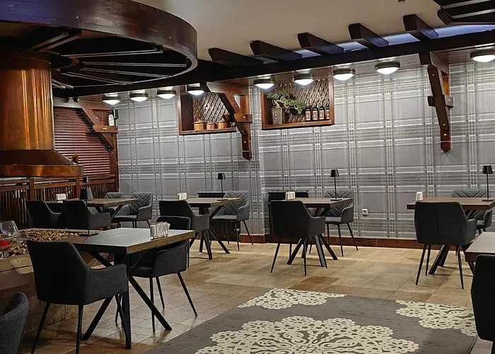 Famil - Adults Only 반스코